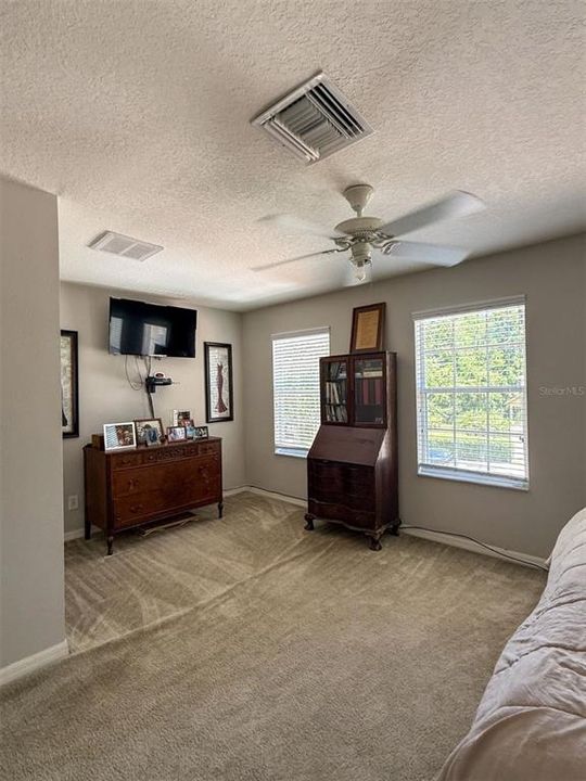 Activo con contrato: $285,000 (3 camas, 2 baños, 1768 Pies cuadrados)
