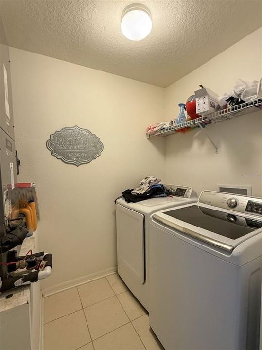 Activo con contrato: $285,000 (3 camas, 2 baños, 1768 Pies cuadrados)