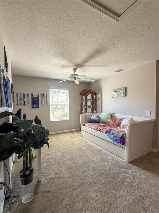 Activo con contrato: $285,000 (3 camas, 2 baños, 1768 Pies cuadrados)