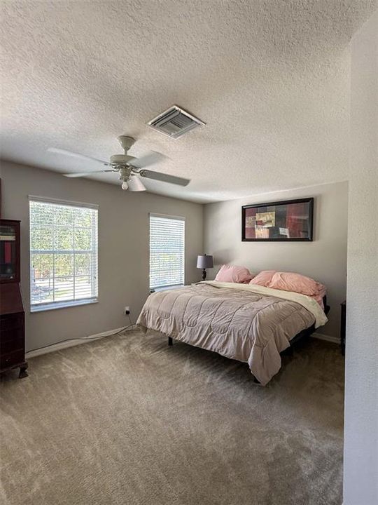Activo con contrato: $285,000 (3 camas, 2 baños, 1768 Pies cuadrados)