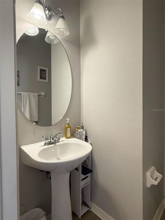 Activo con contrato: $285,000 (3 camas, 2 baños, 1768 Pies cuadrados)