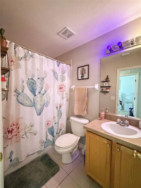 Activo con contrato: $285,000 (3 camas, 2 baños, 1768 Pies cuadrados)