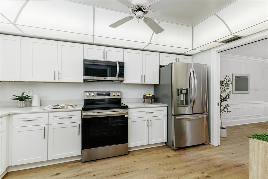Active With Contract: $234,900 (2 beds, 2 baths, 1300 Square Feet)