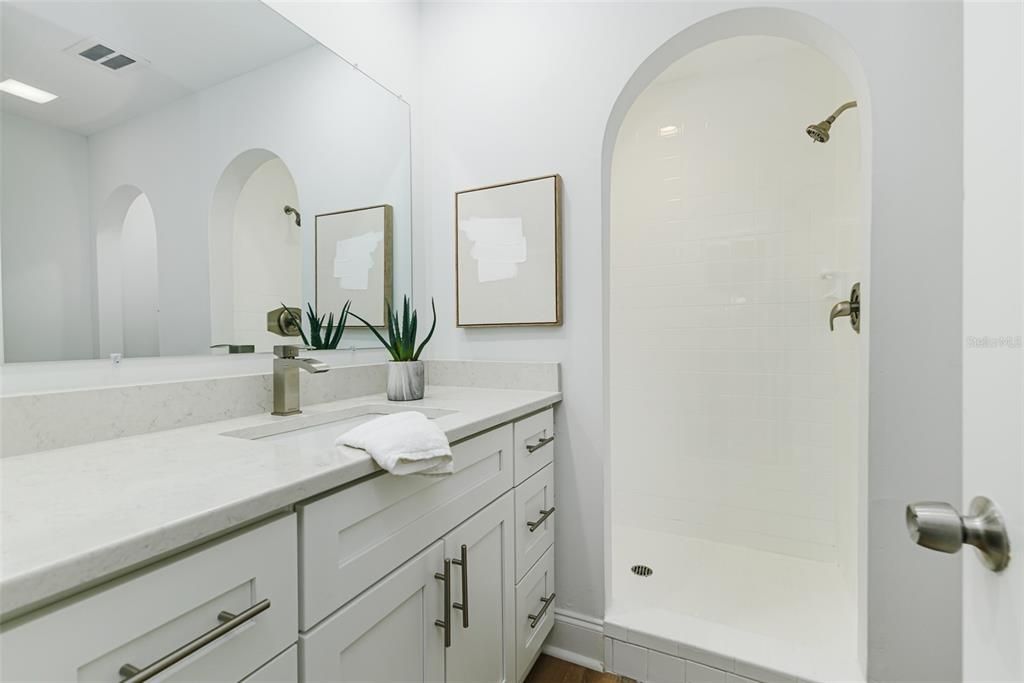 Active With Contract: $234,900 (2 beds, 2 baths, 1300 Square Feet)