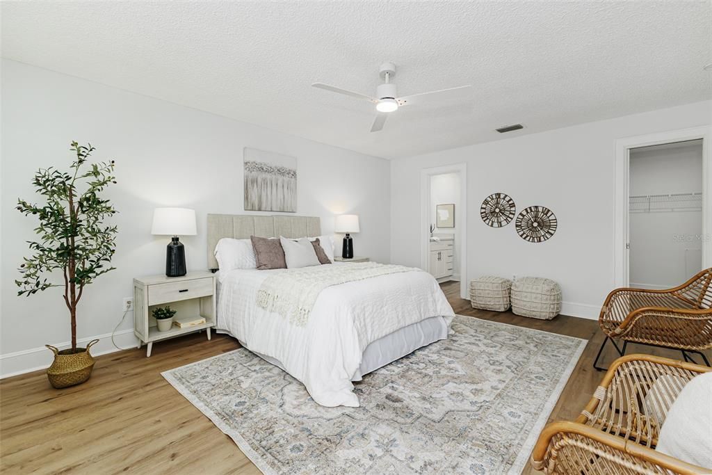 Active With Contract: $234,900 (2 beds, 2 baths, 1300 Square Feet)