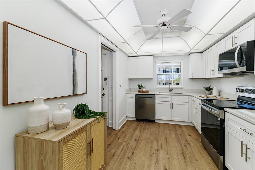 Active With Contract: $234,900 (2 beds, 2 baths, 1300 Square Feet)