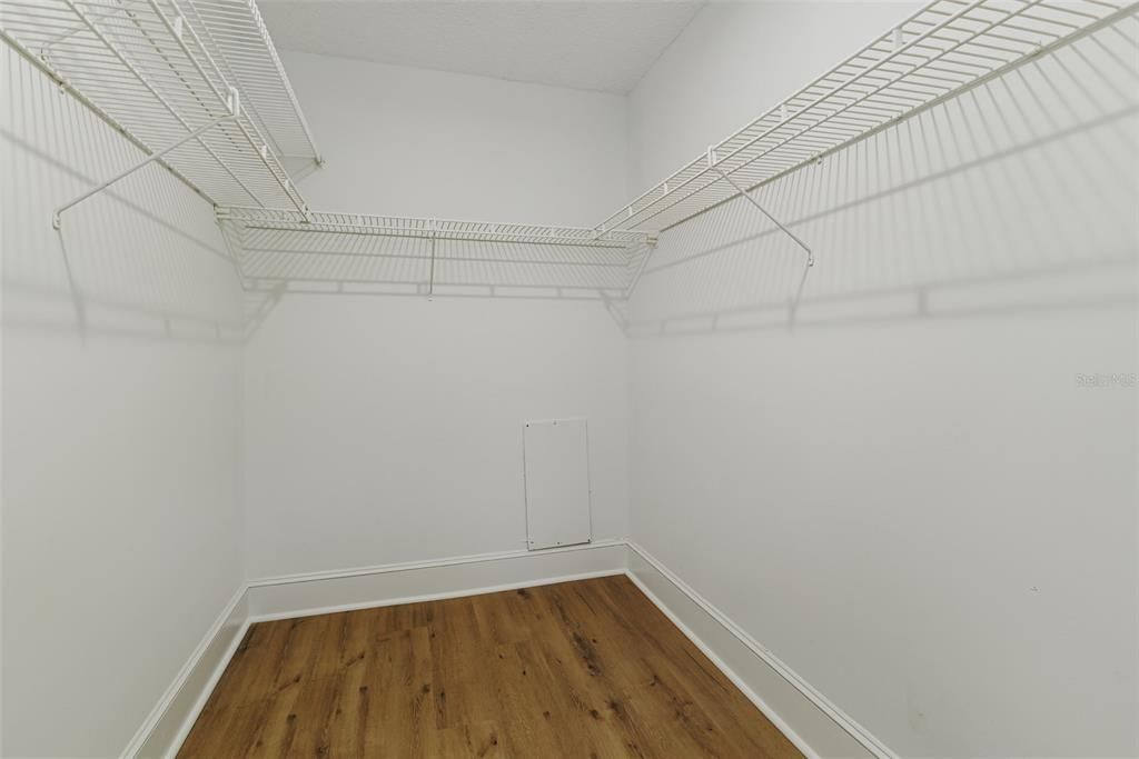 Active With Contract: $234,900 (2 beds, 2 baths, 1300 Square Feet)
