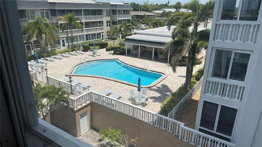 Active With Contract: $234,900 (2 beds, 2 baths, 1300 Square Feet)