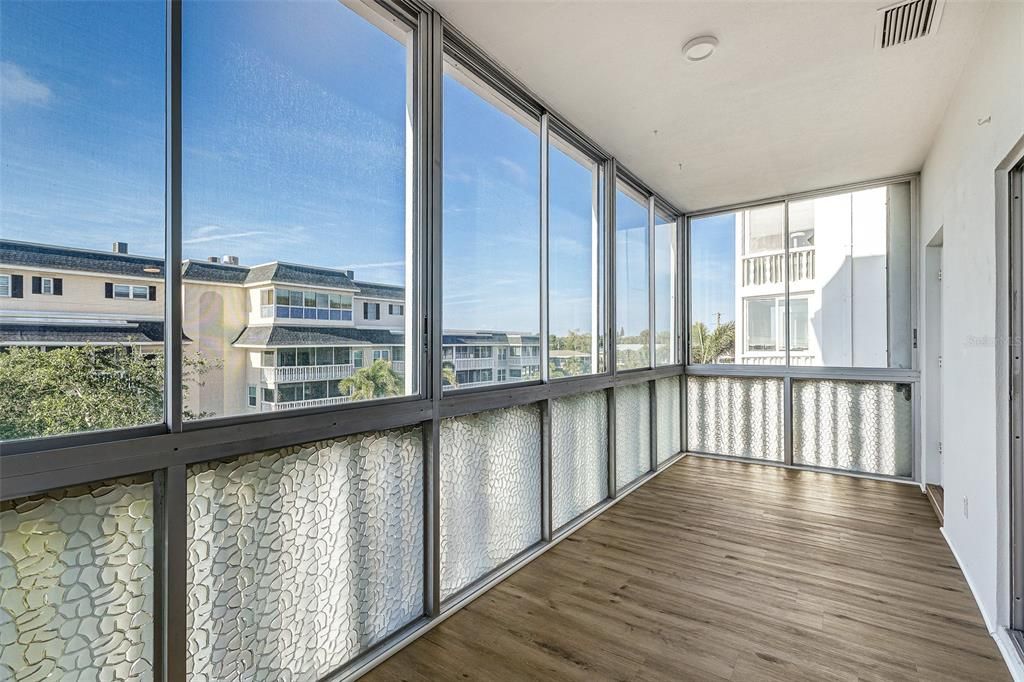 Active With Contract: $234,900 (2 beds, 2 baths, 1300 Square Feet)