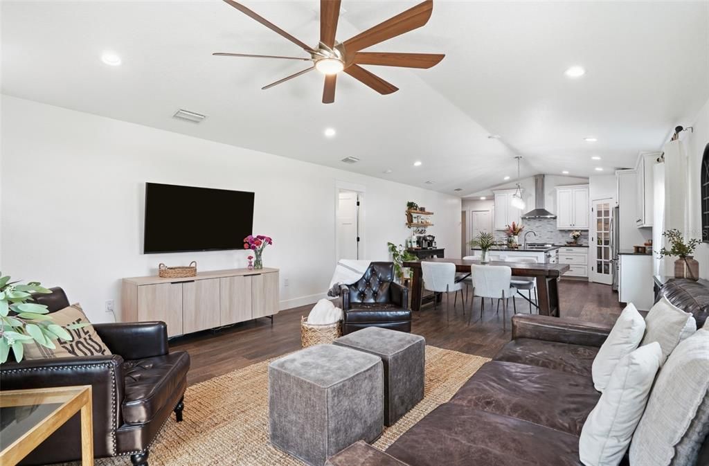 For Sale: $465,000 (3 beds, 2 baths, 1620 Square Feet)