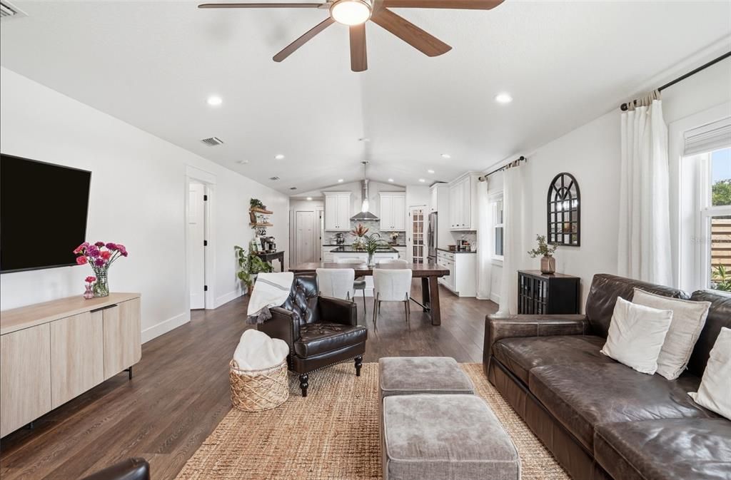 For Sale: $465,000 (3 beds, 2 baths, 1620 Square Feet)