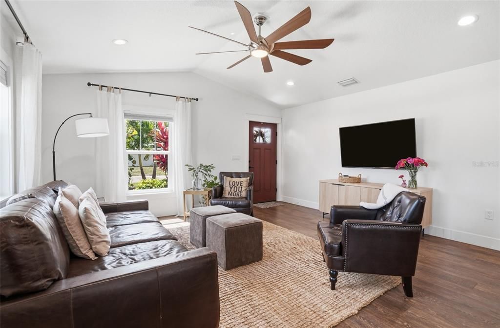 For Sale: $465,000 (3 beds, 2 baths, 1620 Square Feet)