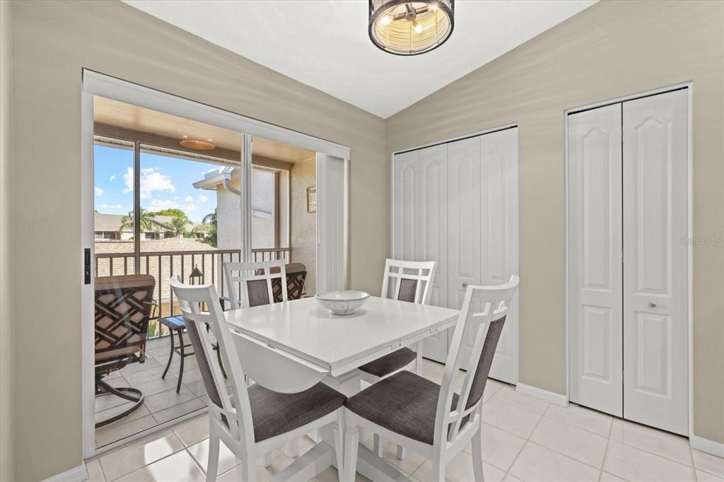 For Sale: $345,000 (2 beds, 2 baths, 1333 Square Feet)