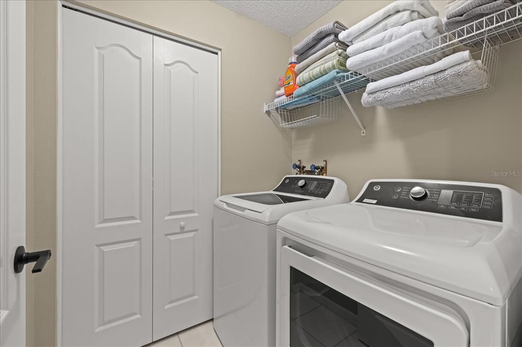For Sale: $345,000 (2 beds, 2 baths, 1333 Square Feet)