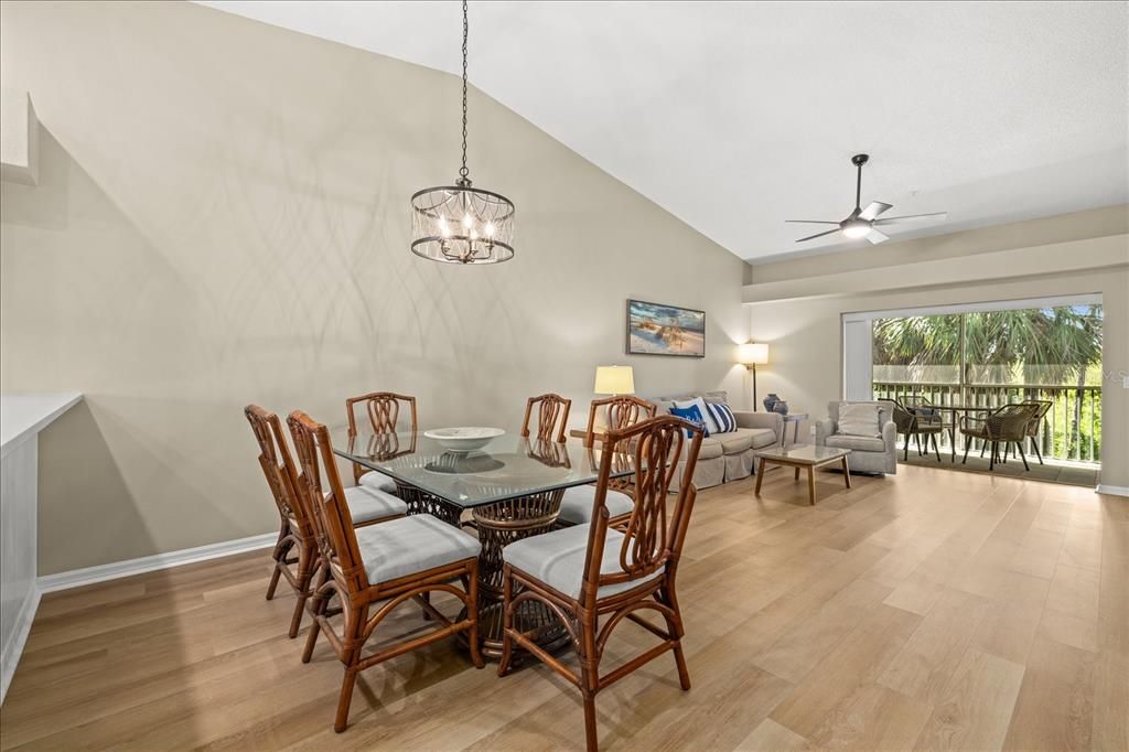For Sale: $345,000 (2 beds, 2 baths, 1333 Square Feet)