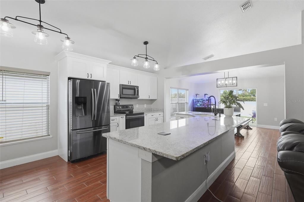 Activo con contrato: $420,000 (4 camas, 2 baños, 2021 Pies cuadrados)