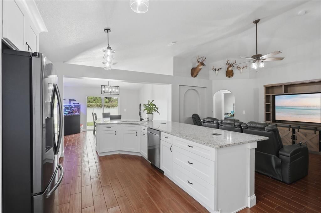 Activo con contrato: $420,000 (4 camas, 2 baños, 2021 Pies cuadrados)