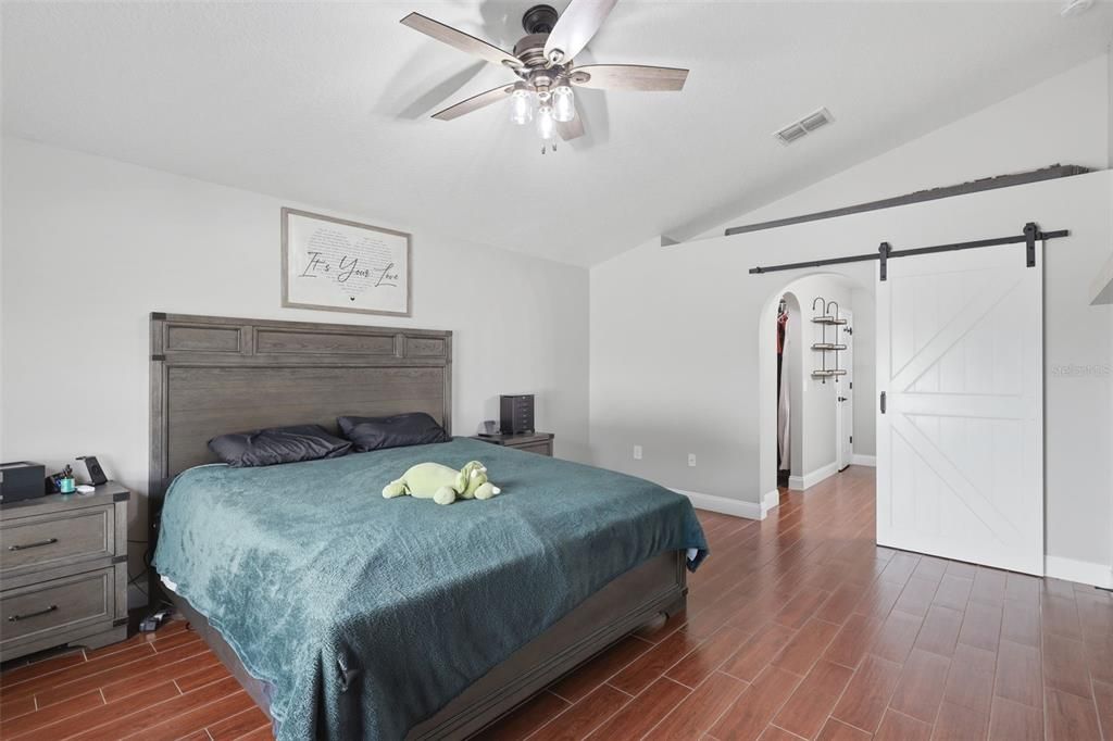 Activo con contrato: $420,000 (4 camas, 2 baños, 2021 Pies cuadrados)