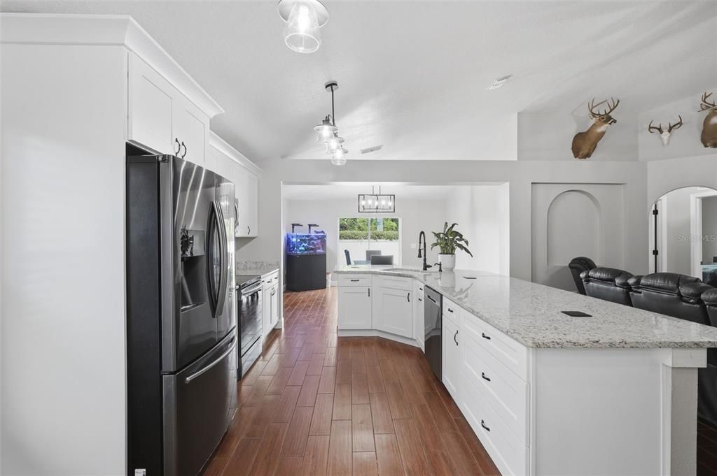 Activo con contrato: $420,000 (4 camas, 2 baños, 2021 Pies cuadrados)