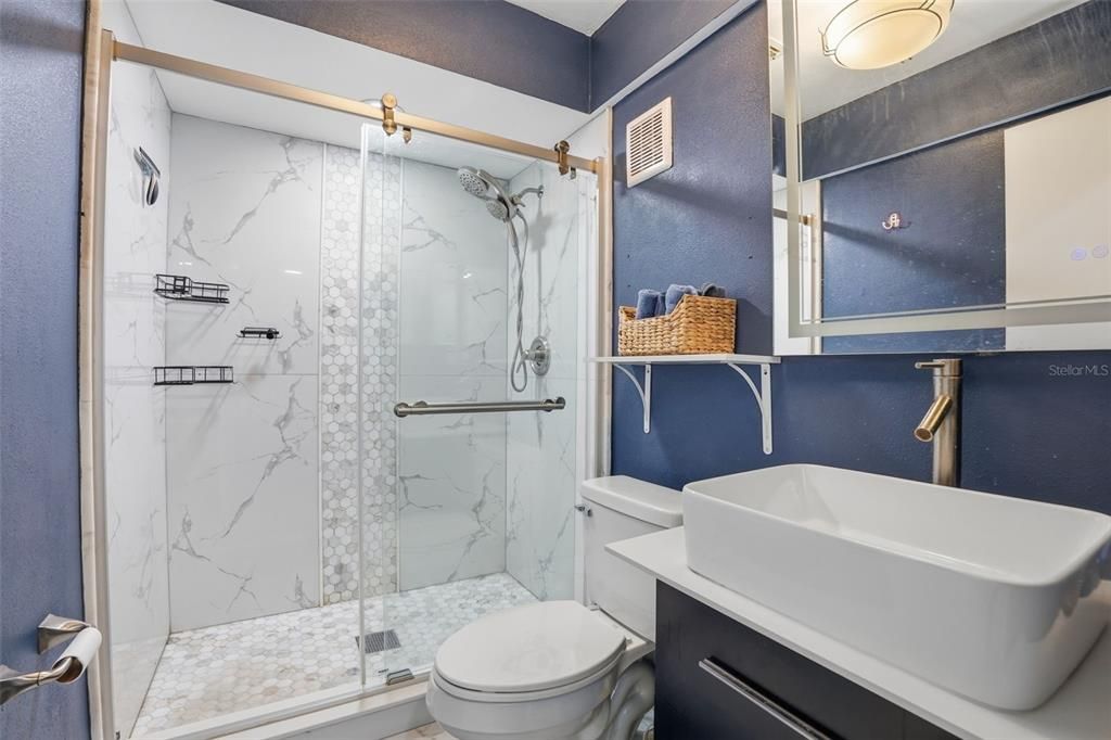 Activo con contrato: $260,000 (3 camas, 2 baños, 1565 Pies cuadrados)