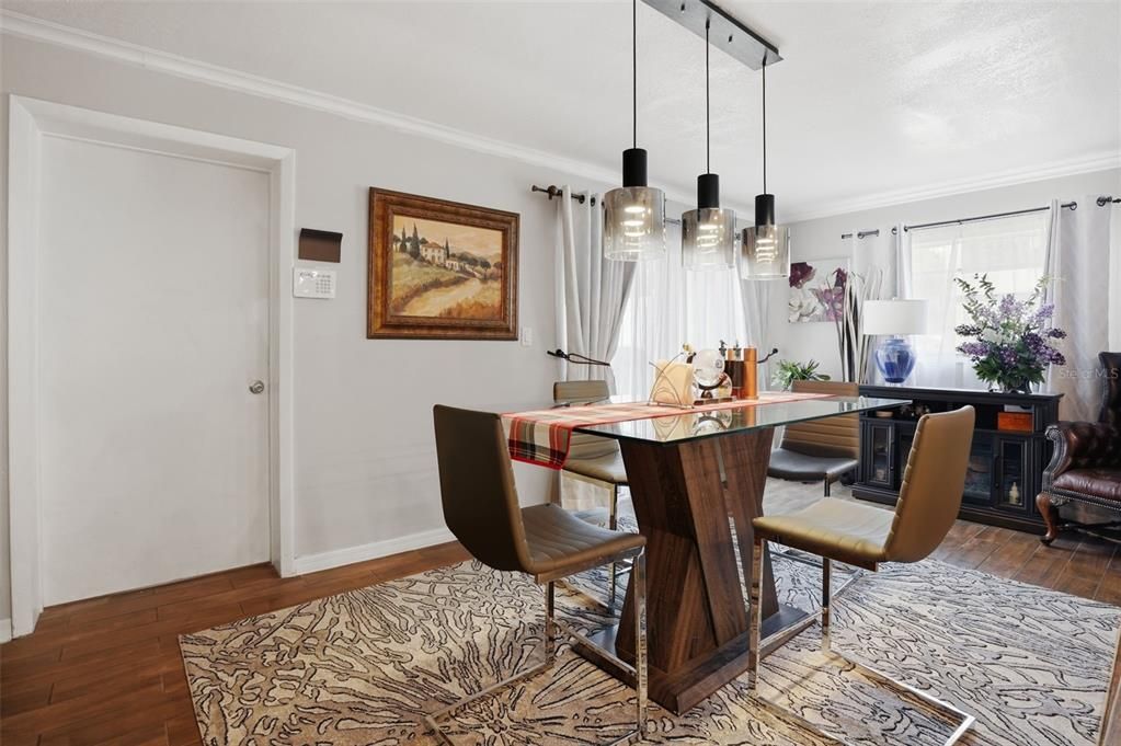 Activo con contrato: $260,000 (3 camas, 2 baños, 1565 Pies cuadrados)
