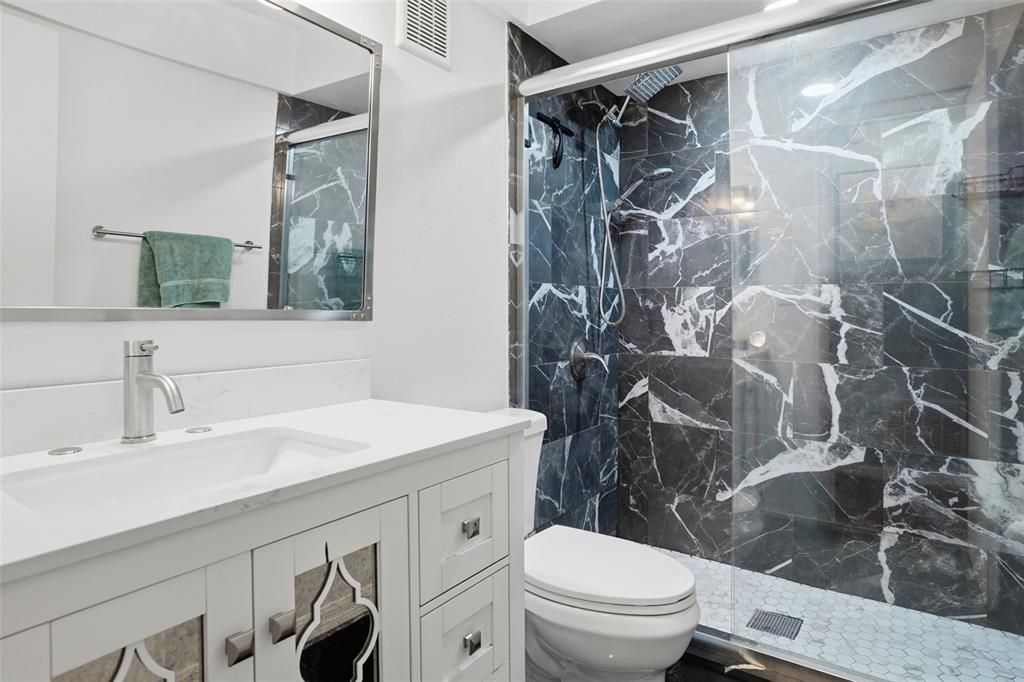 Activo con contrato: $260,000 (3 camas, 2 baños, 1565 Pies cuadrados)