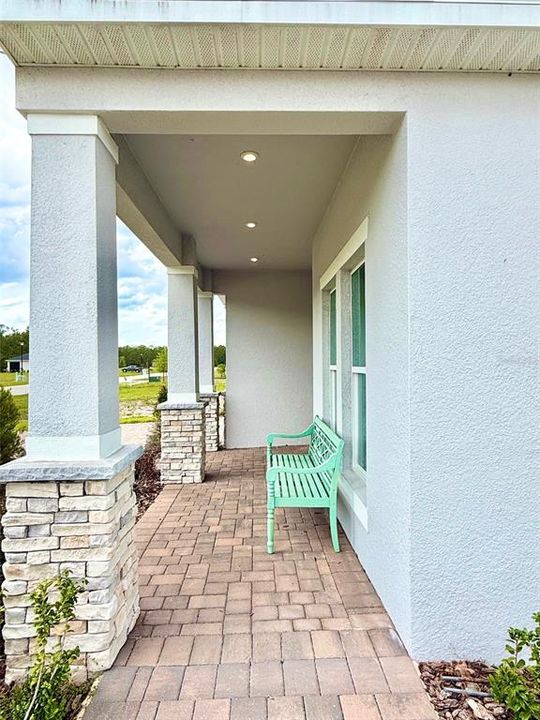 For Rent: $2,650 (3 beds, 2 baths, 2004 Square Feet)