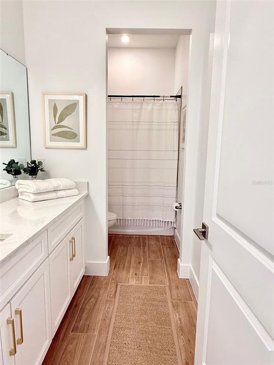 For Rent: $2,650 (3 beds, 2 baths, 2004 Square Feet)