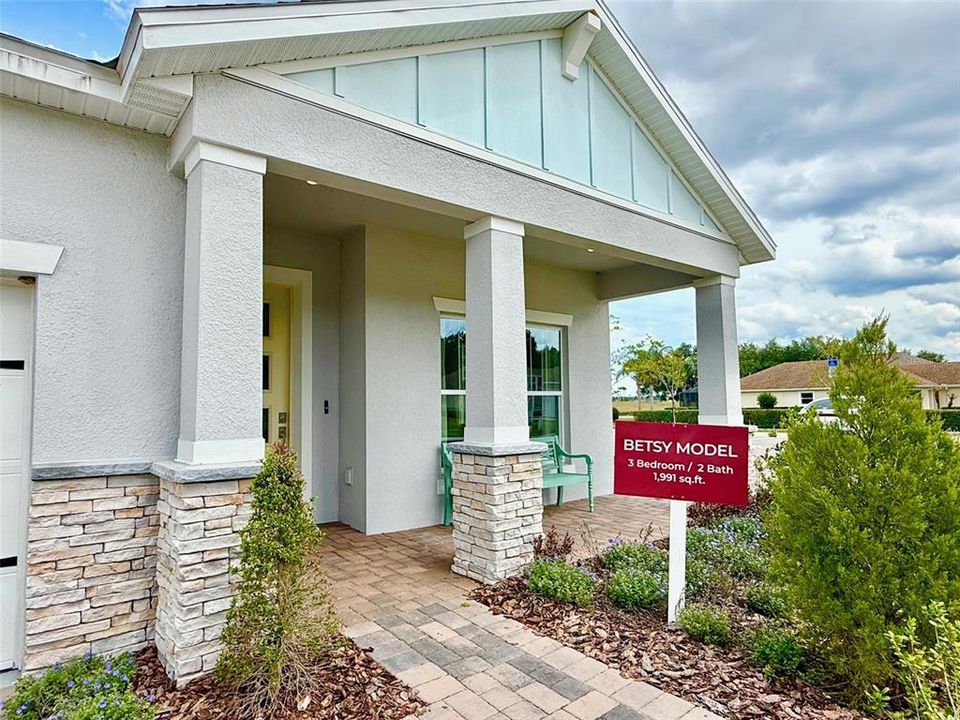 For Rent: $2,650 (3 beds, 2 baths, 2004 Square Feet)