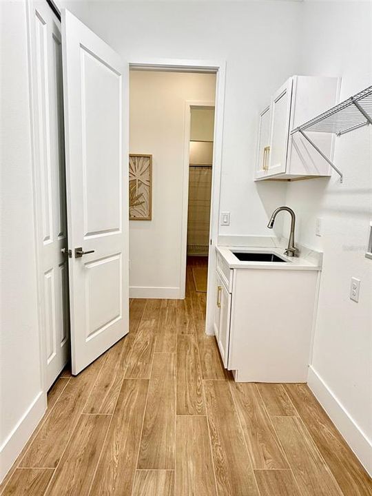 For Rent: $2,650 (3 beds, 2 baths, 2004 Square Feet)