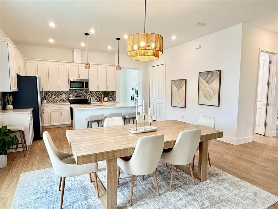 For Rent: $2,650 (3 beds, 2 baths, 2004 Square Feet)