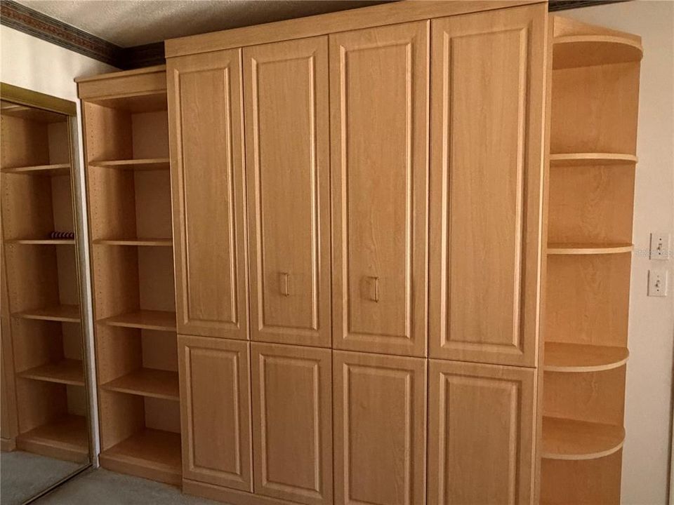 Под контрактом: $299,000 (3 спален, 2 ванн, 1588 Квадратных фут)