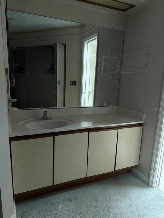 Под контрактом: $299,000 (3 спален, 2 ванн, 1588 Квадратных фут)