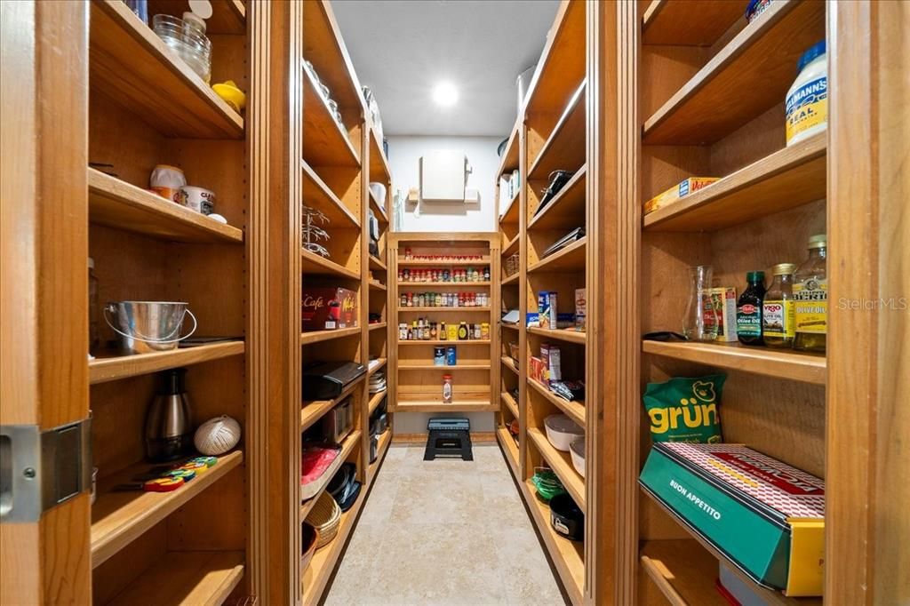 На продажу: $339,900 (3 спален, 2 ванн, 2466 Квадратных фут)