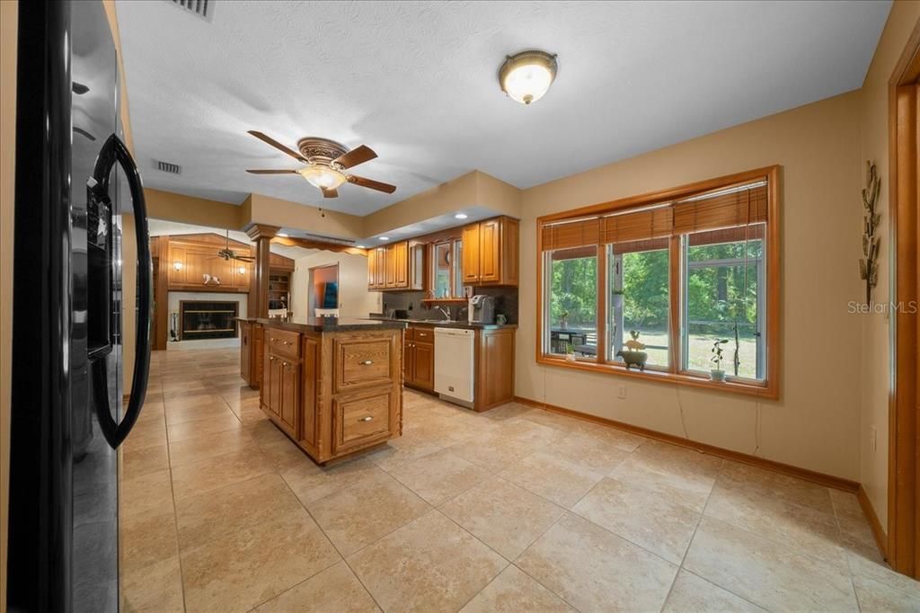 На продажу: $339,900 (3 спален, 2 ванн, 2466 Квадратных фут)