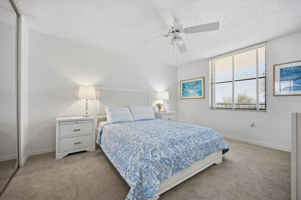 For Sale: $299,000 (2 beds, 2 baths, 1275 Square Feet)