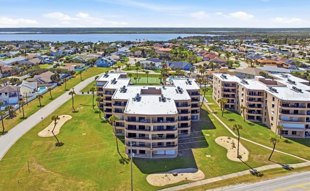 For Sale: $299,000 (2 beds, 2 baths, 1275 Square Feet)