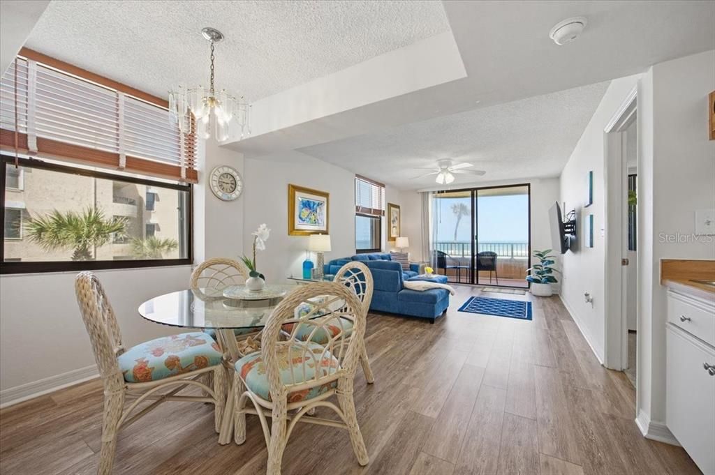 For Sale: $299,000 (2 beds, 2 baths, 1275 Square Feet)