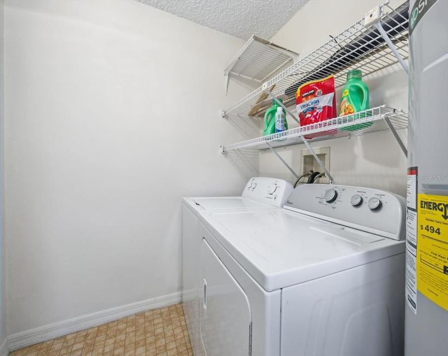 For Sale: $299,000 (2 beds, 2 baths, 1275 Square Feet)