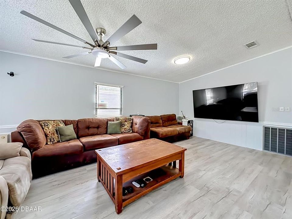For Sale: $255,000 (4 beds, 3 baths, 1720 Square Feet)