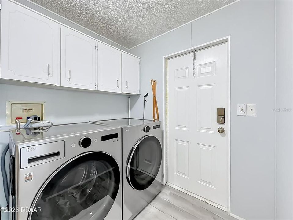 For Sale: $255,000 (4 beds, 3 baths, 1720 Square Feet)