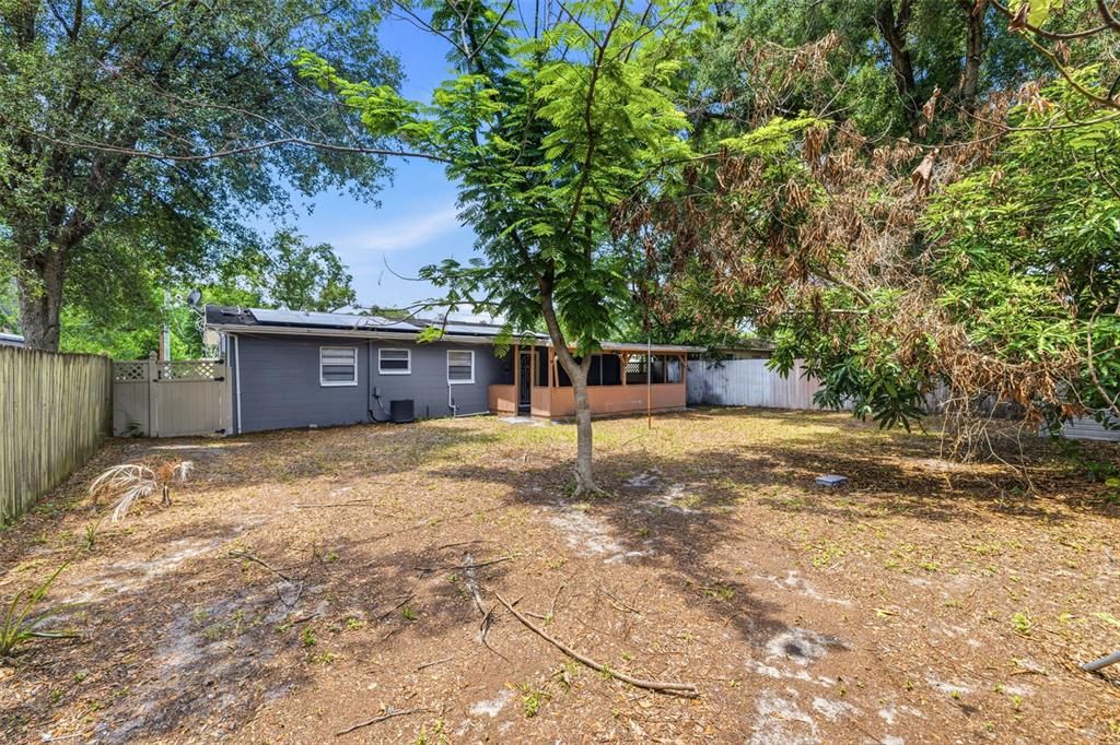 Active With Contract: $249,900 (2 beds, 1 baths, 816 Square Feet)