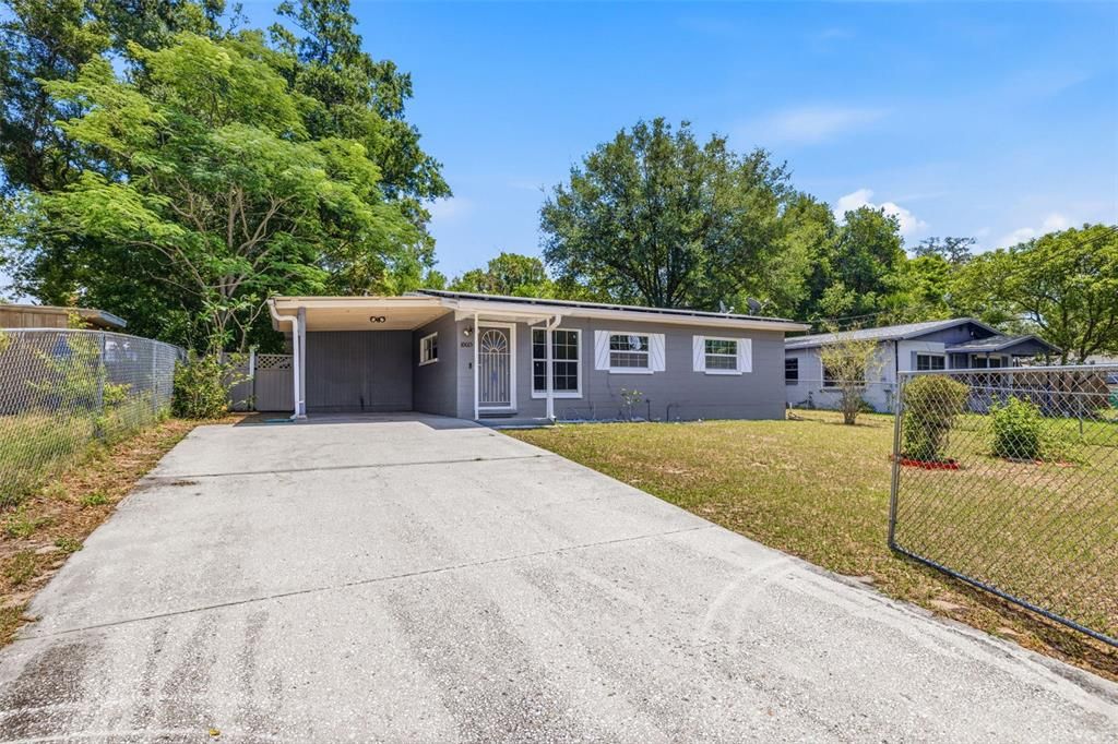 Active With Contract: $249,900 (2 beds, 1 baths, 816 Square Feet)