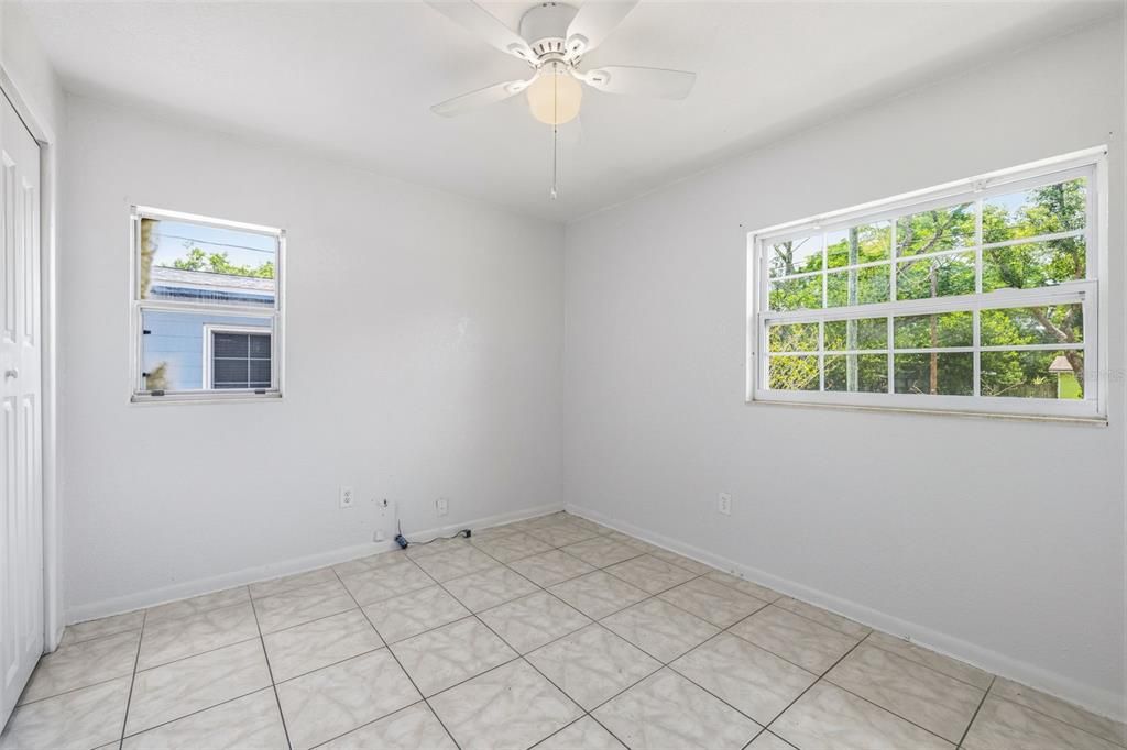 Active With Contract: $249,900 (2 beds, 1 baths, 816 Square Feet)