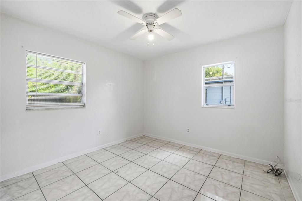 Active With Contract: $249,900 (2 beds, 1 baths, 816 Square Feet)