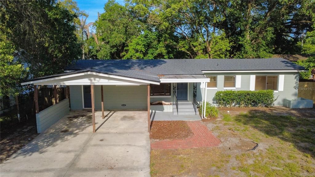 Activo con contrato: $429,900 (4 camas, 2 baños, 1585 Pies cuadrados)