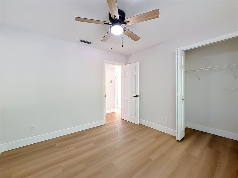Activo con contrato: $429,900 (4 camas, 2 baños, 1585 Pies cuadrados)