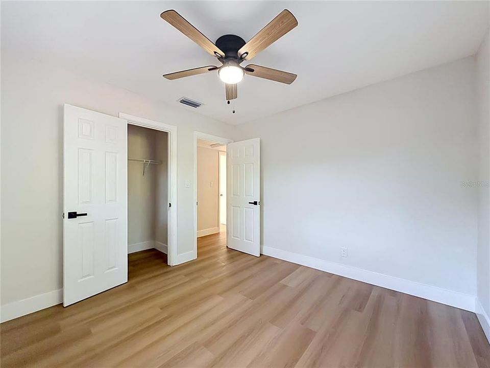 Activo con contrato: $429,900 (4 camas, 2 baños, 1585 Pies cuadrados)