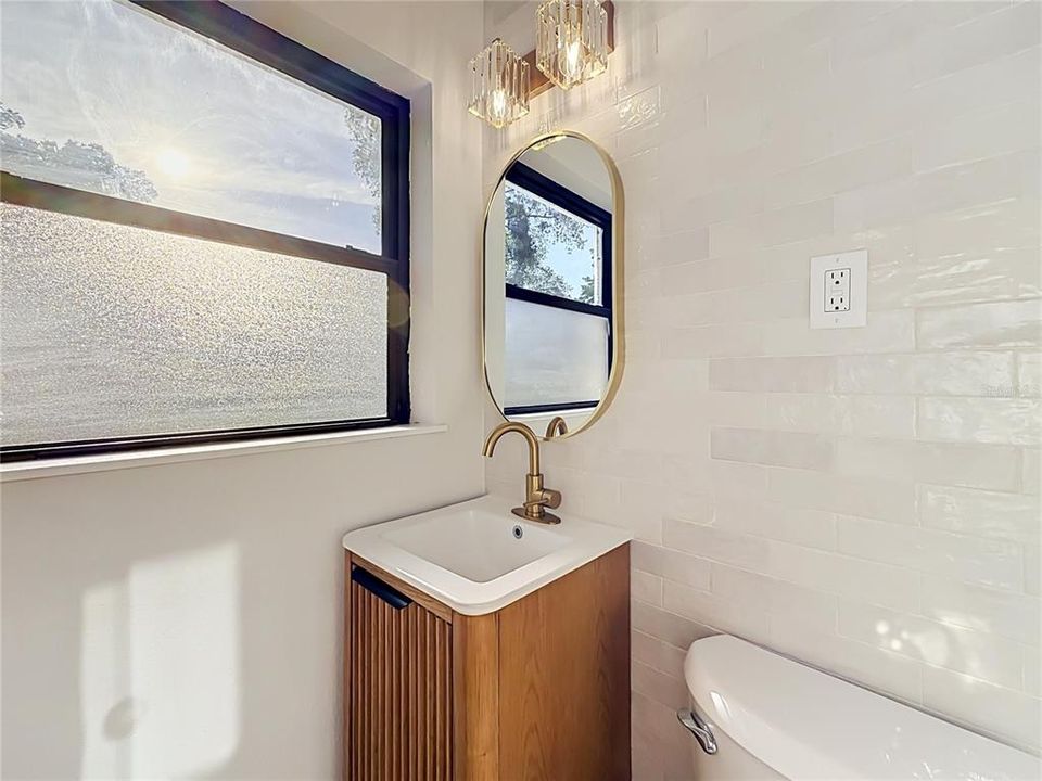 Activo con contrato: $429,900 (4 camas, 2 baños, 1585 Pies cuadrados)