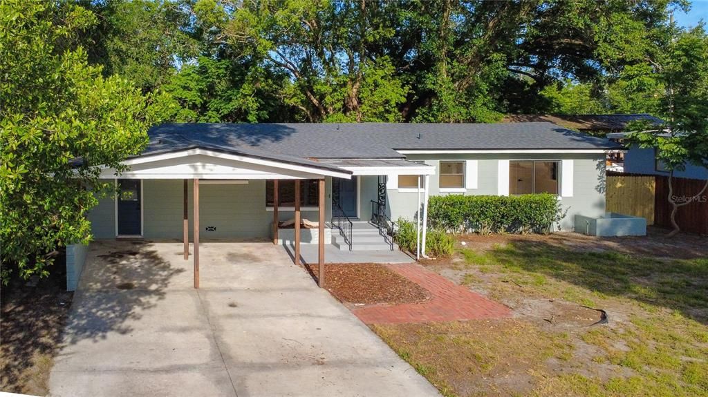 Activo con contrato: $429,900 (4 camas, 2 baños, 1585 Pies cuadrados)